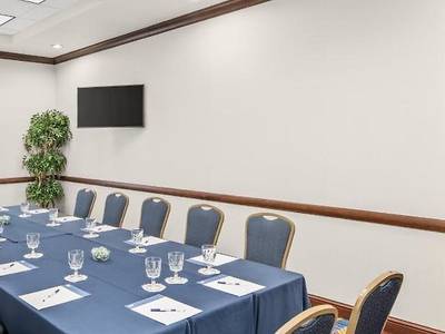 Holiday Inn Express Hotel & Suites Wilmington-Newark