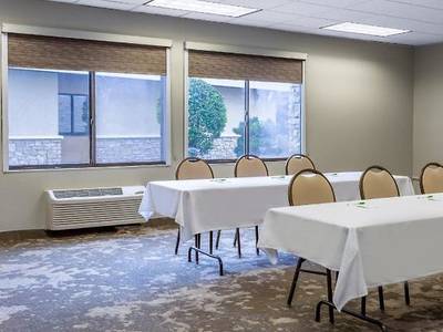 Holiday Inn Rockford (I-90&Rt 20/State St)