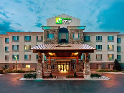 Holiday Inn Express & Suites Denver Airport