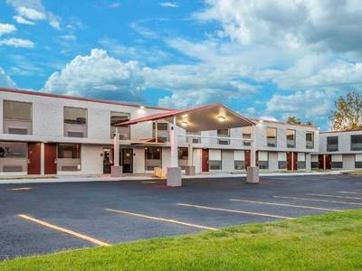 Econo Lodge Inn & Suites
