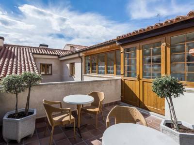 Ikonik Plaza Mercado 