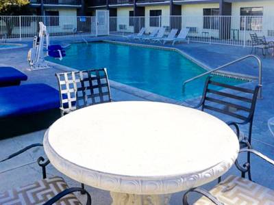 Heritage Inn & Suites