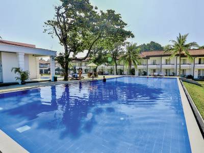 Hibiscus Beach Hotel & Villas