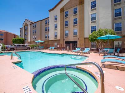 Holiday Inn Express & Suites Phoenix Airport