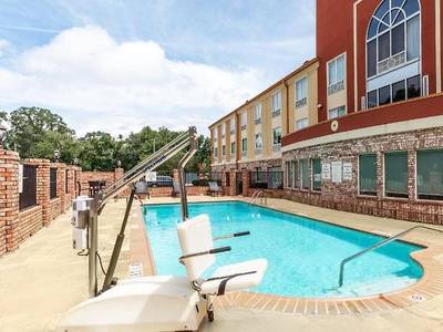 Holiday Inn Express & Suites Lafayette-South