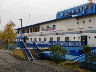 Botel Racek