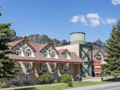 Ramada Canmore