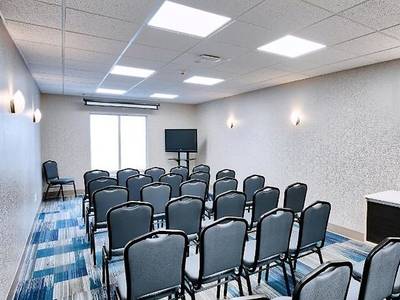 Holiday Inn Express & Suites Dieppe Airport