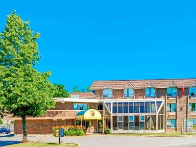 Super 8 Toronto East ON
