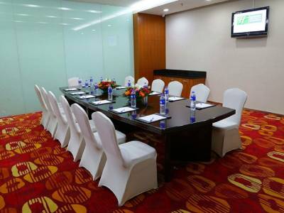 Tianjin Binhai Saint Light Hotel