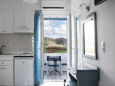 Ikaros Studios & Apartments