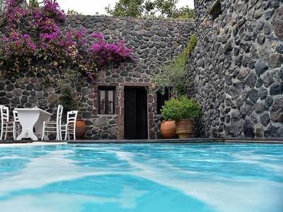 Villas & Mansions of Santorini