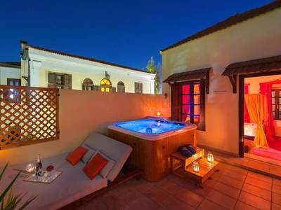 Nikos-Takis Fashion Boutique Hotel