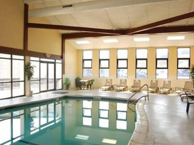 Clarion Inn & Suites at the Outlets of Lake George