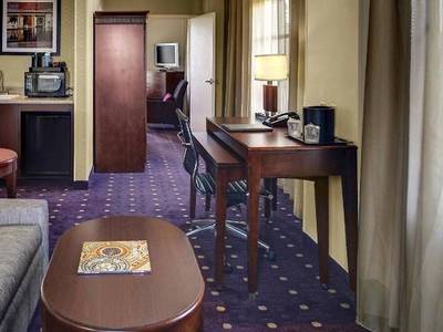 Courtyard Kansas City Country Club Plaza