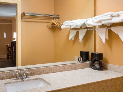 America's Best Inns & Suites Birmingham Airport