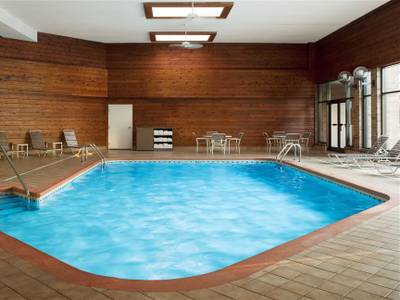 Four Points by Sheraton Milwaukee North Shore