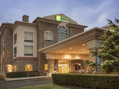 Holiday Inn Express & Suites Long Island - East End