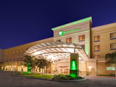 Holiday Inn Hotel & Suites Bakersfield North