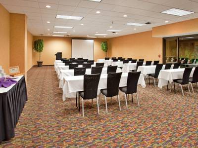 Holiday Inn Manhattan at The Campus