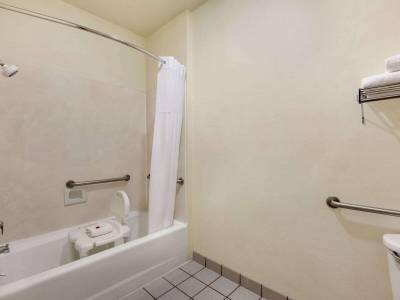 Howard Johnson Inn & Suites San Antonio