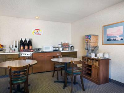 Super 8 Fallon Bonanza Inn & Casino