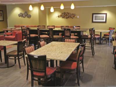 La Quinta Inn & Suites Maryland Heights