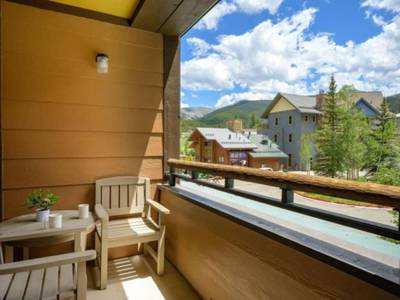 Zephyr Mountain Lodge