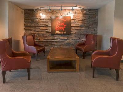 Red Roof Plus Long Island - Garden City