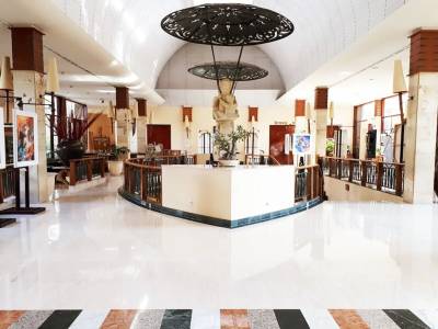 Novotel Surabaya Hotel & Suites