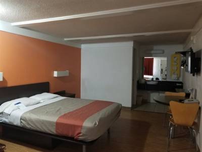 Motel 6 Benton Harbor