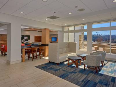 Holiday Inn Express & Suites Pigeon Forge - Sevierville