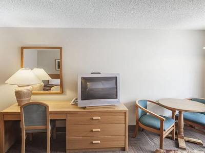 Econo Lodge Inn & Suites Hinton