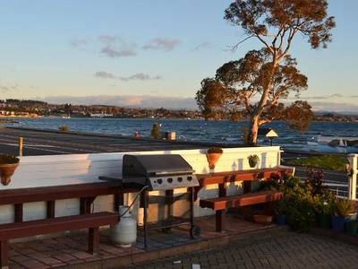 Colonial Lodge Motel