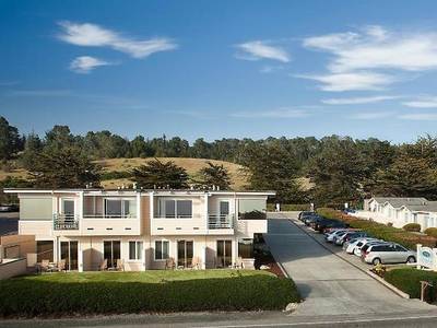 Cambria Landing Inn & Suites