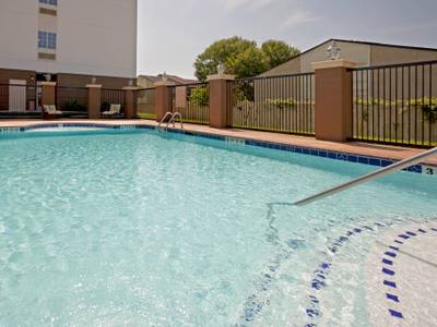 Candlewood Suites VICTORIA