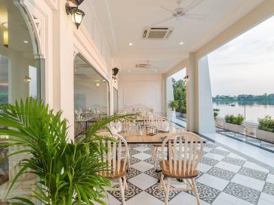 Buddy Oriental Riverside Pakkred