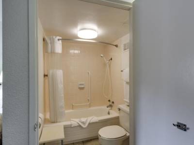 Econo Lodge Inn & Suites Spokane