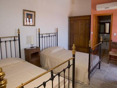 Filokypros Eveleos Country House