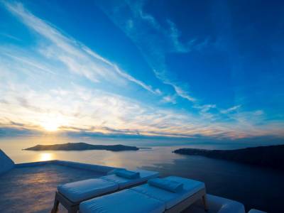 White Santorini Suites & Spa