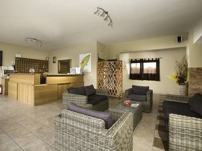 Hillside Studios & Apartments