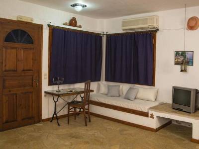 Iliatoras Traditionally Furnished Apartments