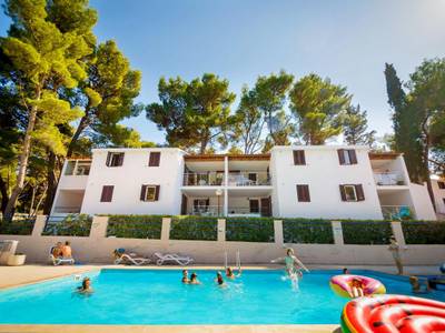 Lumbarda Resort Apartments 