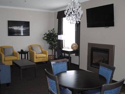 Days Inn & Suites Lindsay