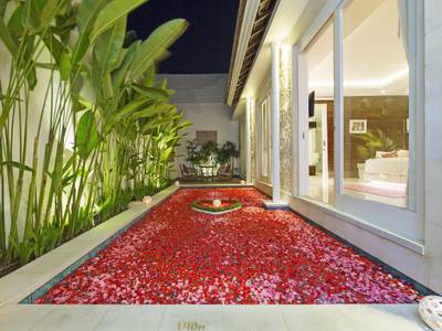 Crown Bali Villa Seminyak 