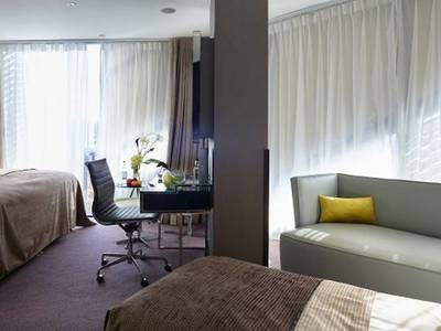 Montcalm East, Autograph Collection