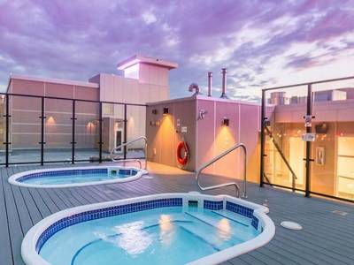 Applause Hotel Calgary Airport