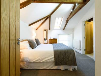 The Britannia Inn & Waves Restaurant