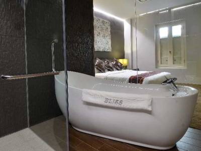 Bliss Hotel Singapore