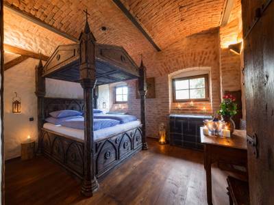 Stredoveky Hotel Detenice